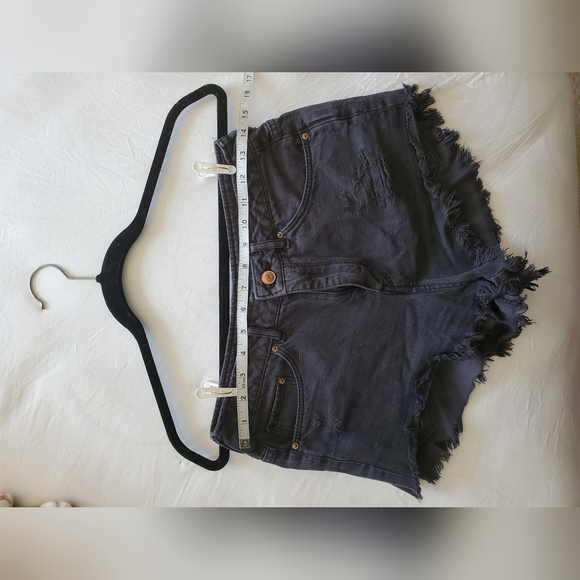 H&M HIGH WAISTED BLACK SHORTS - Picture 4 of 4